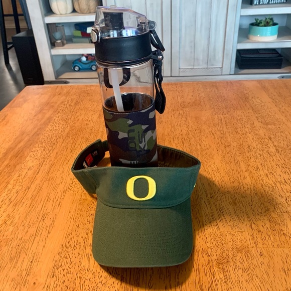 Oregon ducks visor and water bottle